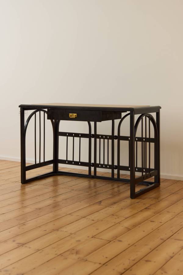 Secessionist Desk